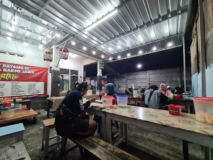 Suasana Warung Giyatno